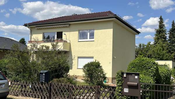 Ansicht von der Straße - Zweifamilienhaus in 13503 Berlin mit 156m² kaufen