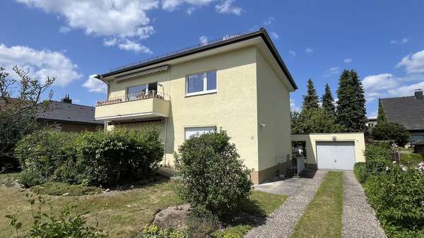 Wohnhaus rechts - Zweifamilienhaus in 13503 Berlin mit 156m² kaufen
