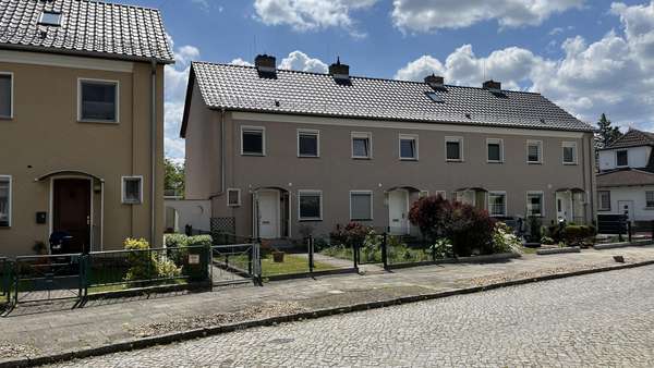 Hausansicht gesamt Hausansicht gesamt - Reihenendhaus in 15907 Lübben mit 67m² kaufen