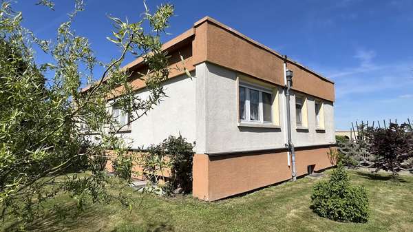 Seitenansicht rechts - Einfamilienhaus in 15936 Dahme mit 92m² kaufen