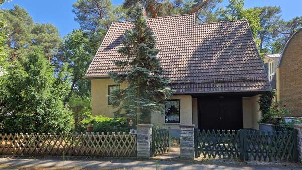 Straßenansicht Straßenansicht - Einfamilienhaus in 14532 Kleinmachnow mit 112m² kaufen