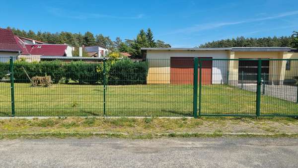 Einfahrt und Garage - Doppelhaushälfte in 15838 Am Mellensee mit 78m² kaufen