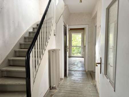 Flurbereich mit Treppenaufgang - Doppelhaushälfte in 14480 Potsdam mit 93m² kaufen