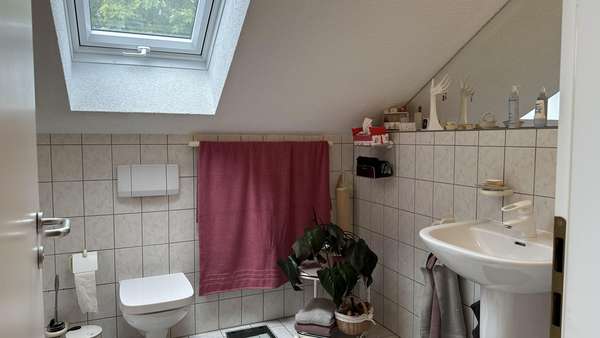 Badezimmer 1 Badezimmer 1 - Dachgeschosswohnung in 14480 Potsdam mit 115m² kaufen