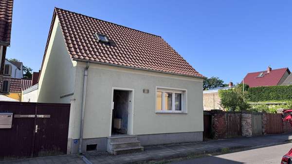 Außenansicht Außenansicht - Einfamilienhaus in 14774 Brandenburg mit 70m² kaufen
