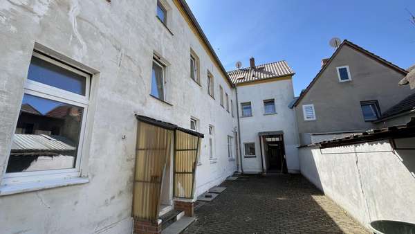 Hofansicht mit Seitenflügel Hofansicht mit Seitenflügel - Zweifamilienhaus in 15936 Dahme mit 164m² kaufen