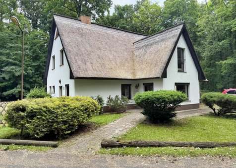 Idyllisches Reetdachhaus Idyllisches Reetdachhaus - Mehrfamilienhaus in 15754 Heidesee mit 75m² kaufen