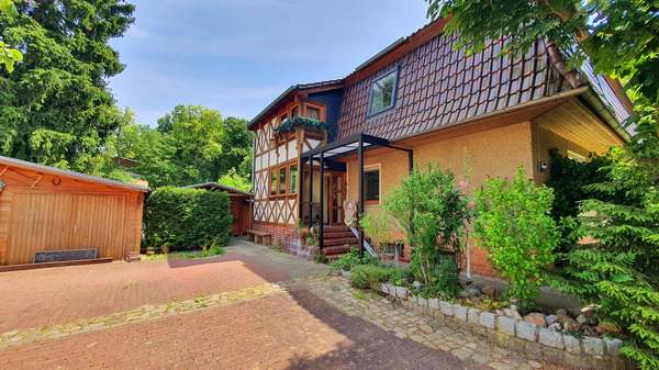 Seitenansicht Seitenansicht - Zweifamilienhaus in 14482 Potsdam mit 258m² kaufen