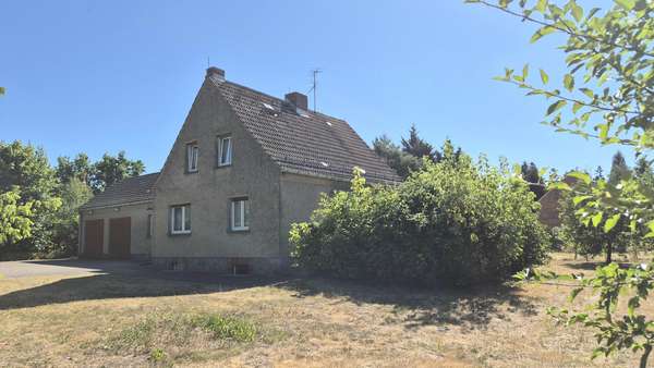 Blick vom Garten zum Haus Blick vom Garten zum Haus - Einfamilienhaus in 14913 Niedergörsdorf mit 140m² kaufen