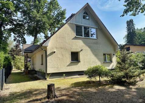 Seitliche Hausansicht Seitliche Hausansicht - Einfamilienhaus in 15732 Eichwalde mit 120m² kaufen
