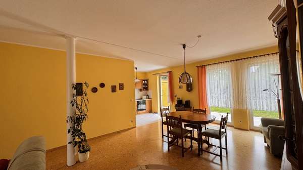 Wohnzimmer mit Essbereich Wohnzimmer mit Essbereich - Einfamilienhaus in 14621 Schönwalde-Glien mit 101m² kaufen