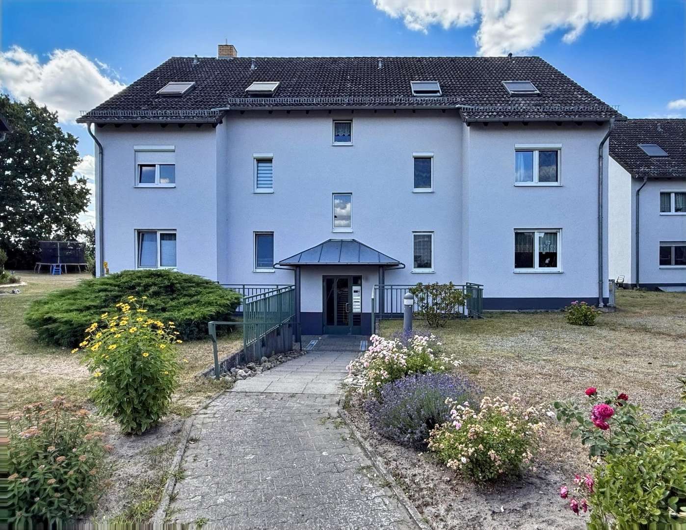 Hausansicht Hausansicht - Etagenwohnung in 12529 Schönefeld mit 74m² kaufen