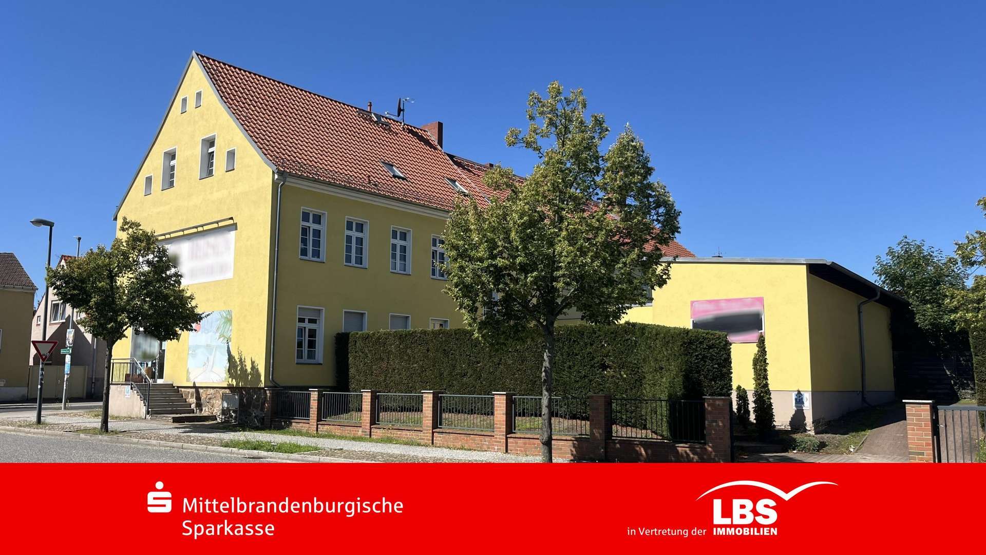 Gesamtstraßenansicht - Mehrfamilienhaus in 14943 Luckenwalde mit 180m² kaufen