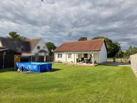 Rückansicht mit Garten - Bungalow in 14550 Groß Kreutz mit 90m² kaufen