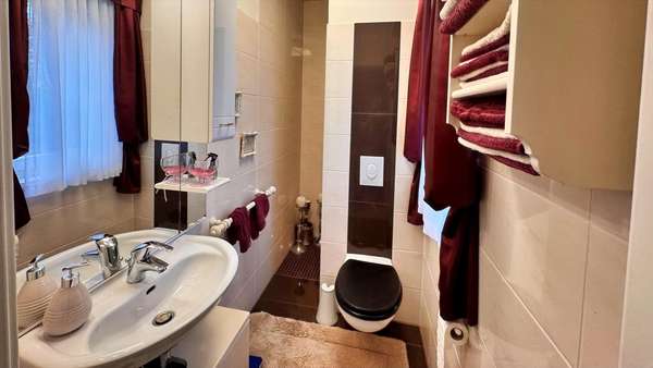 Badezimmer im EG - Einfamilienhaus in 16761 Hennigsdorf mit 135m² kaufen