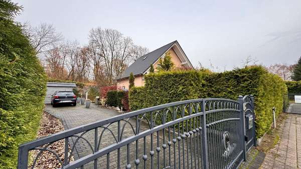 Grundstück in der Sackgasse - Einfamilienhaus in 16761 Hennigsdorf mit 135m² kaufen