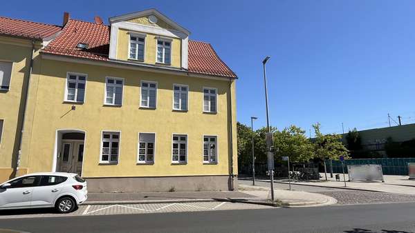 Ansicht Wohnhaus - Mehrfamilienhaus in 14943 Luckenwalde mit 180m² kaufen