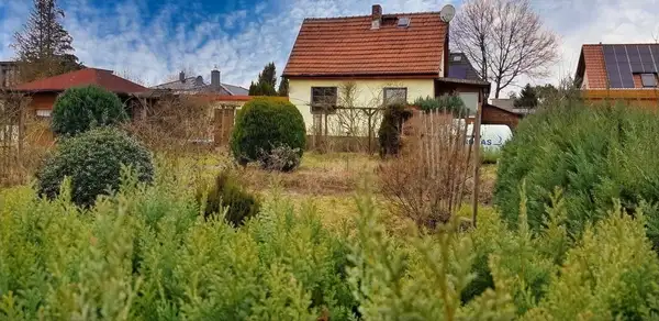 Sonniges Grundstück mit Abrissgebäude!