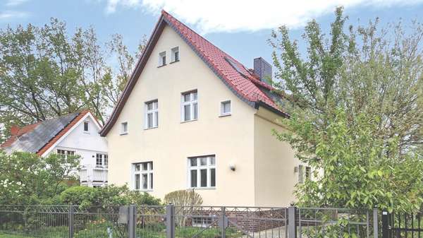 Straßenansicht - Einfamilienhaus in 14513 Teltow mit 167m² kaufen