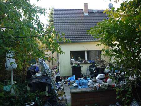 Gartenseite Wohnhaus Gartenseite Wohnhaus - Zwangsversteigerung Doppelhaushälfte in 15913 Märkische Heide mit 131m² kaufen
