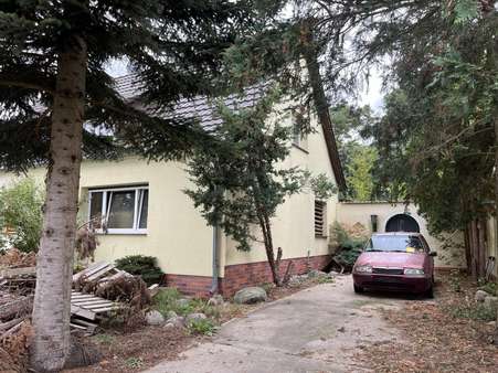 Straßenansicht rechts Straßenansicht rechts - Zwangsversteigerung Doppelhaushälfte in 15913 Märkische Heide mit 131m² kaufen