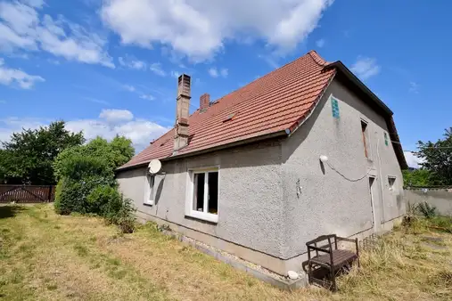 Teilsaniertes Landhaus mit Scheune