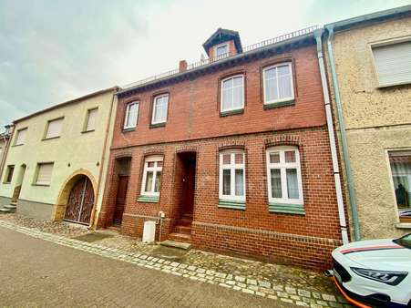 Hausansicht - Reihenmittelhaus in 14823 Niemegk mit 104m² kaufen