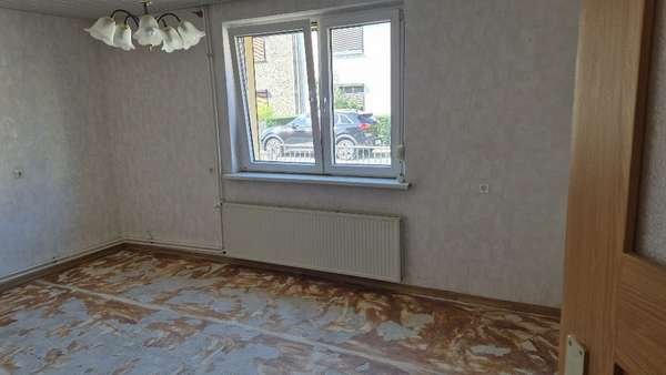 Wohnzimmer - Doppelhaushälfte in 16515 Oranienburg mit 90m² kaufen