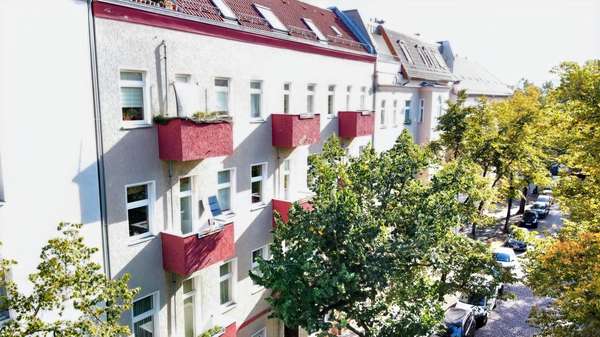 Jede Wohnung mit Balkon - Mehrfamilienhaus in 12051 Berlin mit 732m² als Kapitalanlage kaufen