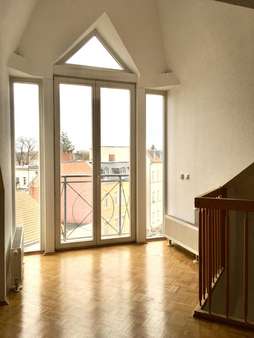Wohnzimmer im Dachgeschoss - Maisonette-Wohnung in 14482 Potsdam mit 77m² kaufen