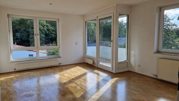 Wohnzimmer - Etagenwohnung in 14513 Teltow mit 80m² kaufen