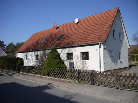 Ansicht von der Straße rechts - Zweifamilienhaus in 15806 Zossen mit 308m² kaufen