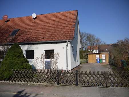 Zugang DHH rechts - Zweifamilienhaus in 15806 Zossen mit 308m² kaufen