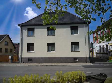 Wohnhaus Straßenansicht - Zweifamilienhaus in 15913 Straupitz mit 193m² kaufen