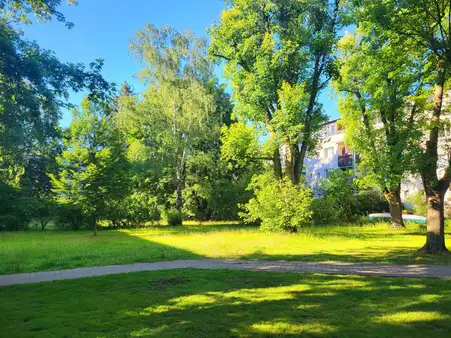 Vermietete Dachgeschosswohnung in begehrter Lage!