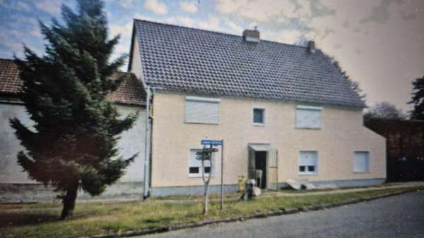 Wohnhaus - Zwangsversteigerung Einfamilienhaus in 14913 Niedergörsdorf mit 200m² kaufen