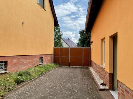 Zufahrt zum Hof - Einfamilienhaus in 14913 Jüterbog mit 96m² kaufen