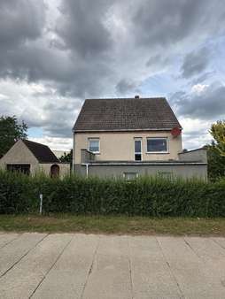 Haus_vorn Haus_vorn - Einfamilienhaus in 16945 Meyenburg mit 101m² kaufen