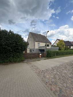 Haus_vorn_seitlich_links Haus_vorn_seitlich_links - Einfamilienhaus in 16945 Meyenburg mit 101m² kaufen