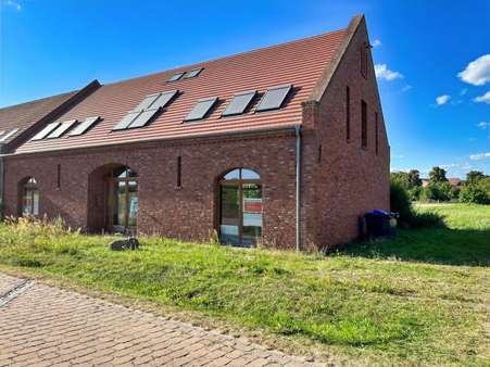 Ansicht mit Giebel - Büro in 16766 Kremmen mit 400m² kaufen