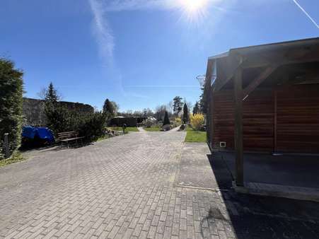 Carport & Blick in den Garten - Wohnung in 16845 Neustadt mit 185m² kaufen