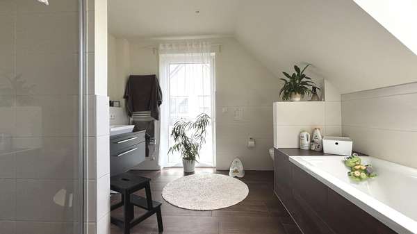 Badezimmer im Dachgeschoss - Einfamilienhaus in 16818 Rägelin mit 145m² kaufen