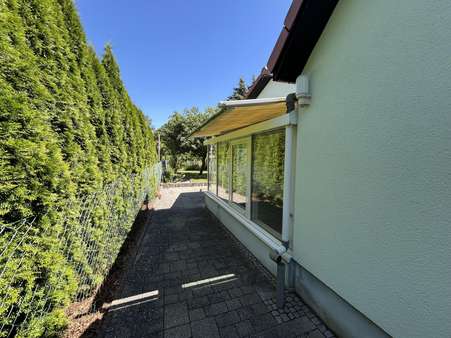 Weg zum Eingang & Garten Weg zum Eingang & Garten - Einfamilienhaus in 16845 Sieversdorf-Hohenofen mit 120m² kaufen