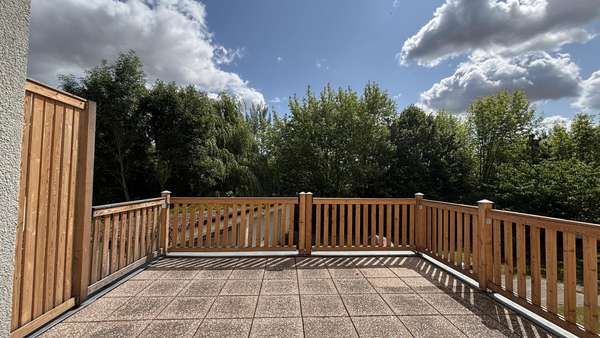 Terrasse zum Hof Terrasse zum Hof - Doppelhaushälfte in 16816 Neuruppin mit 183m² kaufen