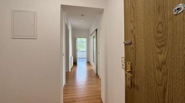 Wohnungsflur 1.OG Wohnungsflur 1.OG - Doppelhaushälfte in 16816 Neuruppin mit 183m² kaufen