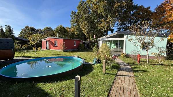 Weg zum grünen Bungalow Weg zum grünen Bungalow - Bungalow in 16816 Neuruppin mit 60m² kaufen