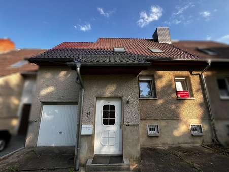 Hauseingang mit Garage - Doppelhaushälfte in 16845 Neustadt mit 100m² kaufen
