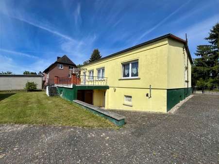 Einfahrt und Seitenprofil - Einfamilienhaus in 16866 Kyritz mit 97m² kaufen