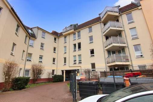 Hausansicht - Etagenwohnung in 13127 Berlin mit 56m² als Kapitalanlage kaufen