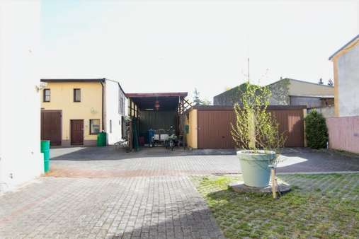Hofansicht - Einfamilienhaus in 16230 Britz mit 122m² kaufen